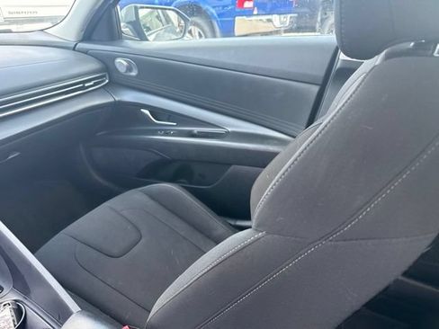 Used 2022 Hyundai Elantra SEL FWD image 11