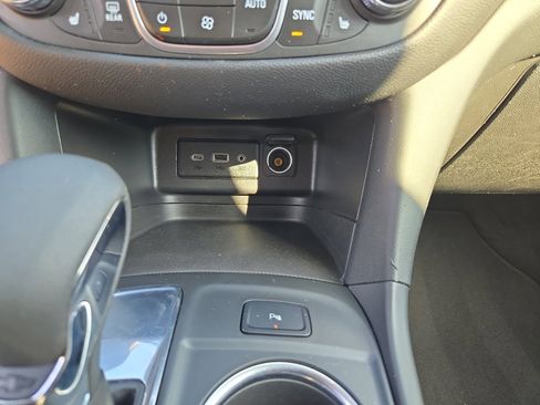 Used 2024 Chevrolet Equinox LT image 28