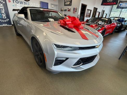 Used 2018 Chevrolet Camaro SS RWD image 46