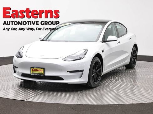 Used 2021 Tesla Model 3 Standard Range Plus RWD image 1