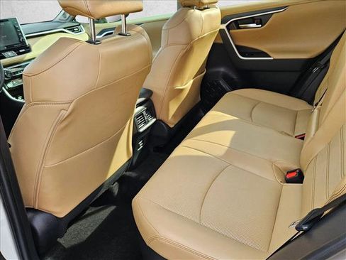 Used 2022 Toyota RAV4 Limited image 16