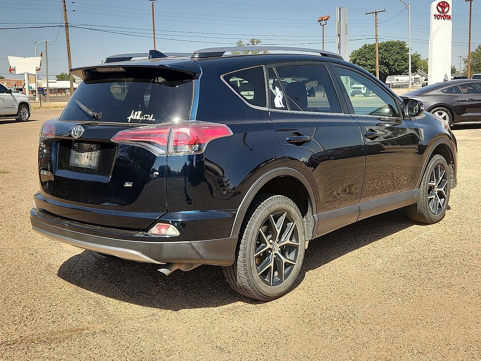 Used 2017 Toyota RAV4 SE w/ Power Extra Value Package FWD image 4
