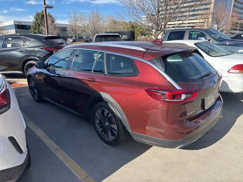 Used 2018 Buick Regal Essence w/ Driver Confidence Package #1 image 4