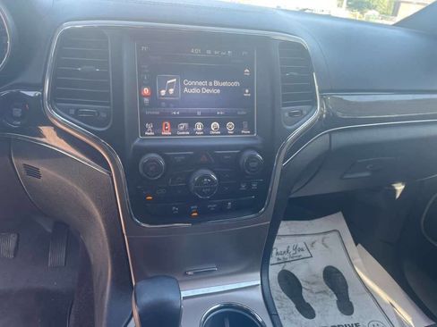 Used 2017 Jeep Grand Cherokee Overland image 15