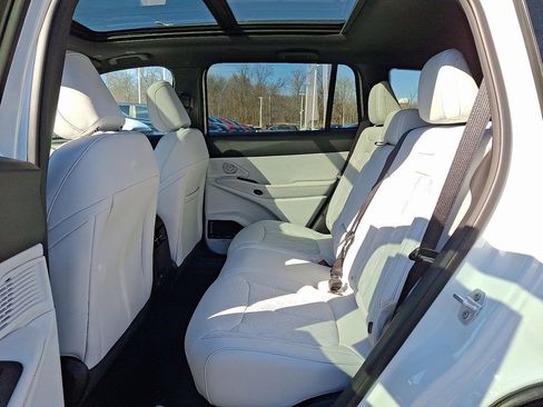 New 2026 Jeep Cherokee Overland image 7