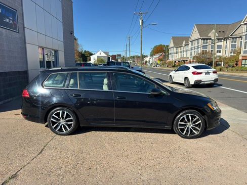 Used 2016 Volkswagen Golf SE image 8