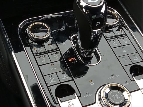 Used 2023 Bentley Flying Spur Plug-In Hybrid image 19