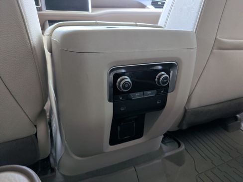 Used 2022 GMC Yukon Denali RWD image 34