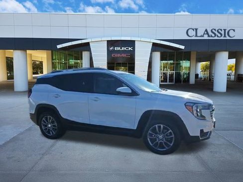 Used 2024 GMC Terrain SLT image 9