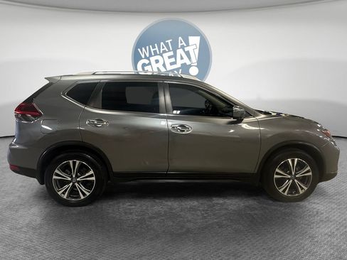Used 2019 Nissan Rogue SV w/ Premium Package FWD image 2
