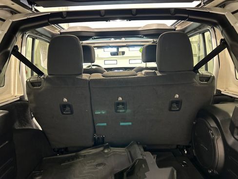 Used 2021 Jeep Wrangler Unlimited Sport image 33