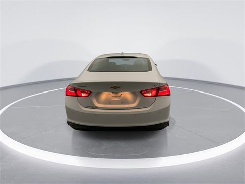Used 2024 Chevrolet Malibu LT image 3