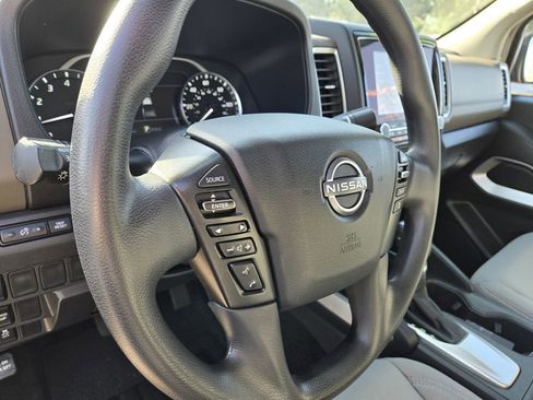 Used 2022 Nissan Frontier SV w/ Technology Package RWD image 16