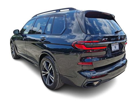 Used 2024 BMW X7 xDrive40i w/ M Sport Package AWD/4WD image 4