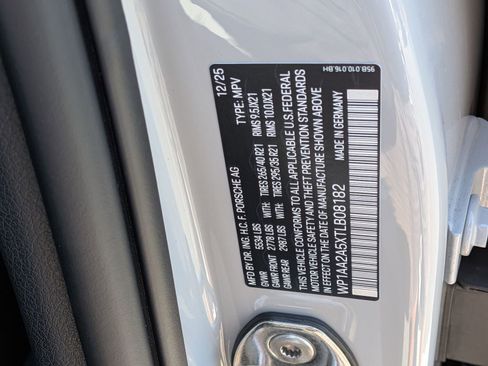 New 2026 Porsche Macan image 32