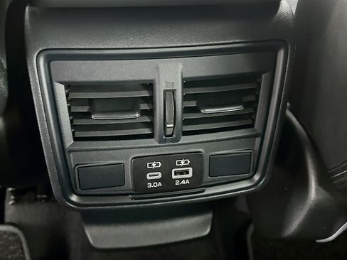 Used 2025 Subaru Forester Premium AWD/4WD image 26