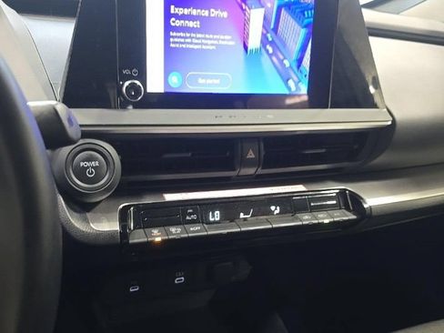 Used 2025 Toyota Prius LE FWD image 9