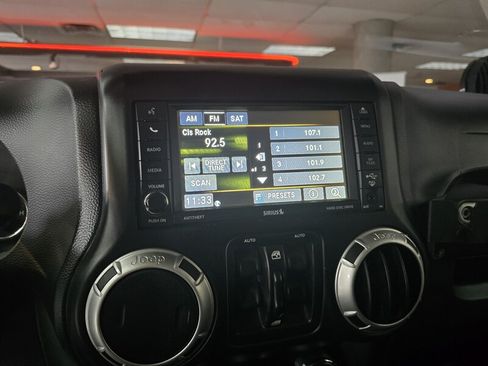 Used 2013 Jeep Wrangler Unlimited Sahara w/ Connectivity Group AWD/4WD image 19