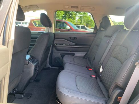 Used 2024 Nissan Pathfinder S FWD image 23