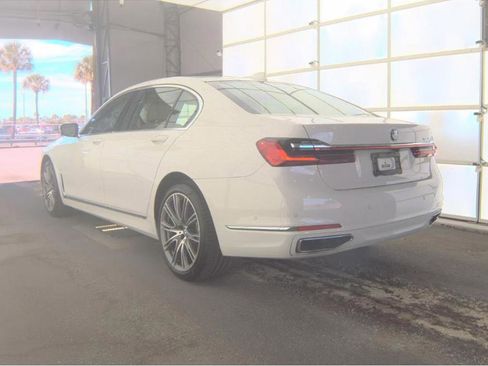 Used 2020 BMW 740i w/ Luxury Rear Seating Package RWD image 7