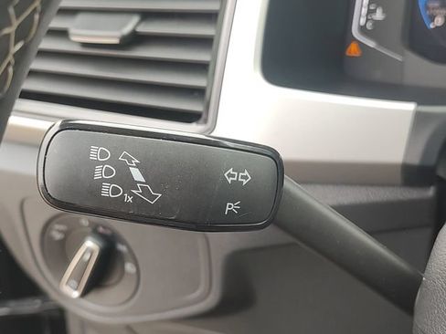 Used 2023 Volkswagen Atlas Cross Sport SE FWD image 23
