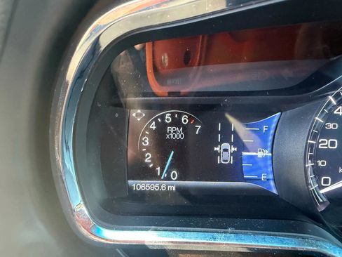 Used 2017 Lincoln MKT AWD image 12