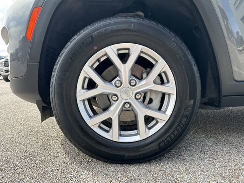 Used 2022 Jeep Grand Cherokee Limited image 61