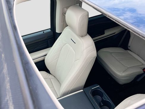 Used 2023 Ford Expedition Platinum image 22