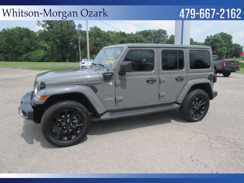 Used 2022 Jeep Wrangler Unlimited Sahara w/ Cold Weather Group AWD/4WD image 5