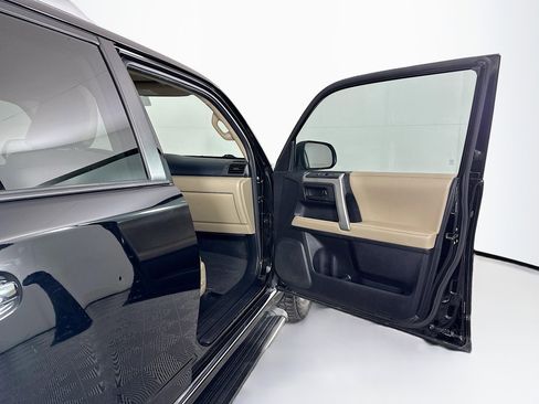 Used 2011 Toyota 4Runner SR5 image 29