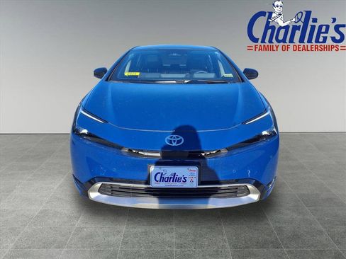Used 2025 Toyota Prius Plug-In Hybrid image 2