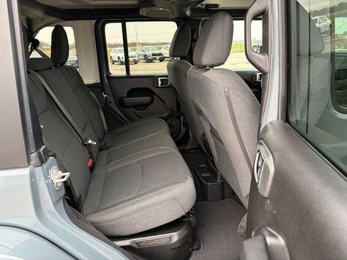 Used 2024 Jeep Wrangler Unlimited image 18