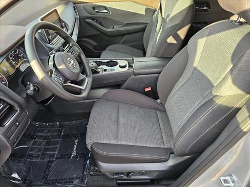 Used 2022 Nissan Rogue SV image 13