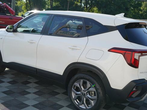 Used 2024 Kia Seltos LX AWD/4WD image 21