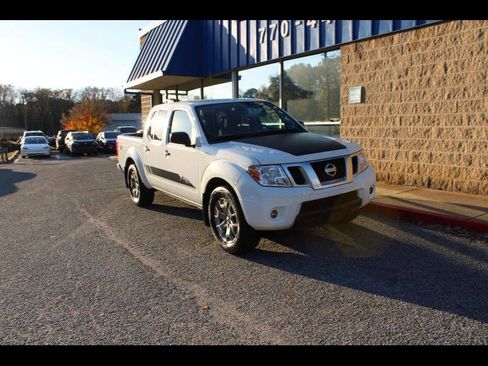 Used 2021 Nissan Frontier SV image 1