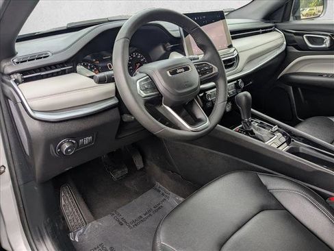 Used 2025 Jeep Compass Limited AWD/4WD image 10
