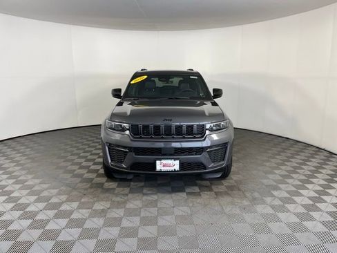 Used 2026 Jeep Grand Cherokee Altitude image 2