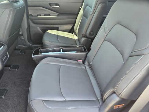 New 2026 Nissan Pathfinder SL w/ SL Premium Package AWD/4WD image 9