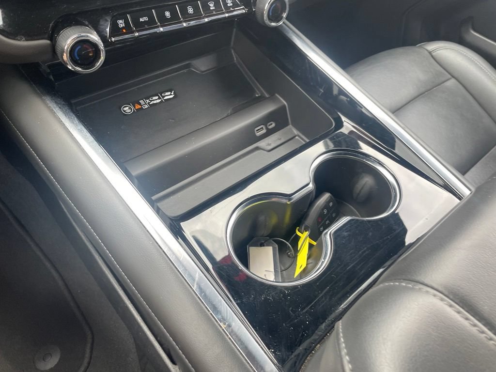 Used 2025 Chevrolet Tahoe LT RWD image 18