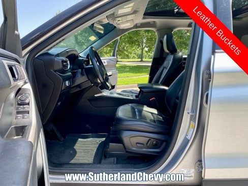 Used 2021 Ford Explorer XLT w/ Equipment Group 202A AWD/4WD image 16