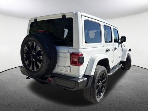 Used 2021 Jeep Wrangler Unlimited Sahara w/ Cold Weather Group AWD/4WD image 14