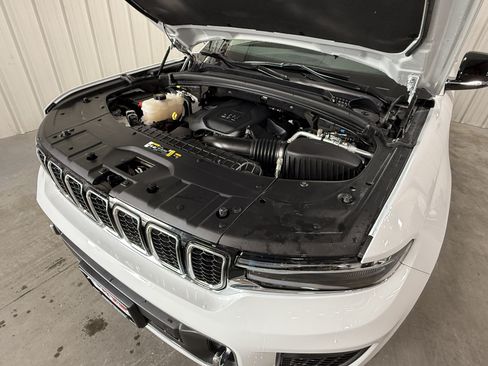 Used 2023 Jeep Grand Cherokee L Overland AWD/4WD image 17