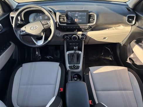 Used 2024 Hyundai Venue SEL image 12