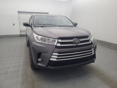 Used 2019 Toyota Highlander XLE FWD image 14