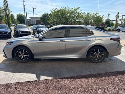 Used 2024 Toyota Camry SE image 6