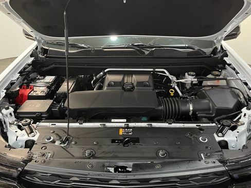 Used 2025 Chevrolet Colorado ZR2 w/ Technology Package AWD/4WD image 6