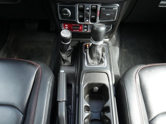 Used 2025 Jeep Gladiator Rubicon w/ Convenience Group AWD/4WD image 23
