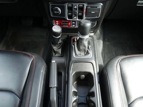 Used 2025 Jeep Gladiator Rubicon w/ Convenience Group AWD/4WD image 23