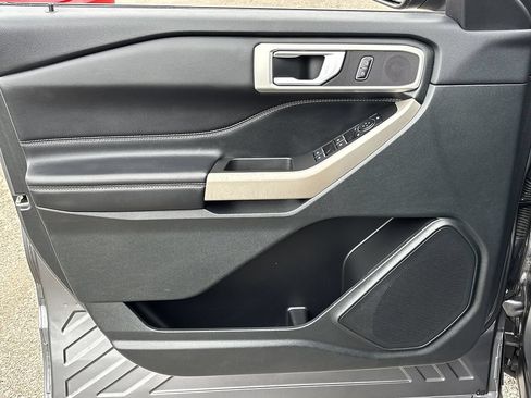 Used 2023 Ford Explorer XLT w/ Equipment Group 202A RWD image 10