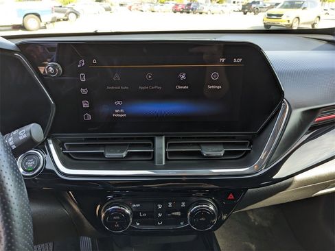 Used 2025 Chevrolet Trax RS image 23